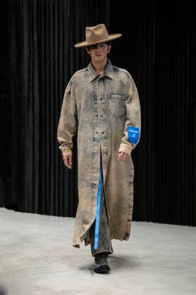 Milan Fashion Week - Men F W 2026-27 Victor Hart Men and Women Fashion Show Catwalk Milan, Italy Milan Fashion Week - Men F W 2026-27 Victor Hart Men and Women Fashion Show Catwalk Milan, Italy 18th January 2026 SGPItalia id 134355_002 Not Exclusive  Copyright: xJohnnyxDallaxLibera SGPx