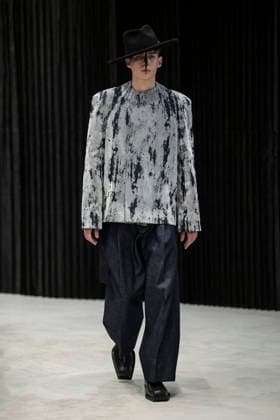 Milan Fashion Week - Men F W 2026-27 Victor Hart Men and Women Fashion Show Catwalk Milan, Italy Milan Fashion Week - Men F W 2026-27 Victor Hart Men and Women Fashion Show Catwalk Milan, Italy 18th January 2026 SGPItalia id 134355_002 Not Exclusive  Copyright: xJohnnyxDallaxLibera SGPx
