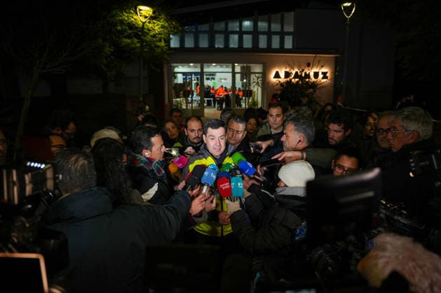 The Andalusian Minister Antonio Sanz reports on the derailment of two trains in Adamuz Cordoba The President of the Junta de Andalucia attends the media after visiting the emergency teams in the Adamuz Sports Center , January 19, 2026 in Adamuz Cordoba, Spain The derailment of trains in the Cordovan municipality of Adamuz has caused more than 20 deaths and more than 70 injured, according to figures up to 23.30 hours this Sunday, with six very serious and five serious, in a very complicated night , where the figures may worsen , as advanced in the area the Minister of Health, Presidency and Emergencies of the Junta de Andalucía, Antonio Sanz 19 JANUARY 2026 Francisco J Adamuz Cordoba Adamuz Cordoba Spain  Copyright: xFranciscoxJ.xOlmox 7228894