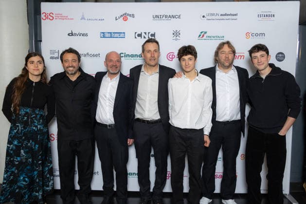 Ceremonie Des Lumieres 2026 Dom La Nena, guests, Vincent Munier (C), a guest, Laurent Joffrion and Antoine Lavorel attends the Ceremonie Des Lumieres 31th International Press Award Ceremony at l Institut du Monde Arabe on January 18, 2026 in Paris, France. Photo by Nasser Berzane ABACAPRESS.COM Paris France  Copyright: xBerzanexNasser ABACAx