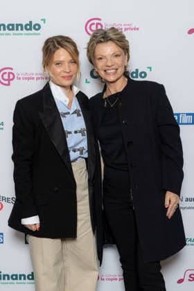 Ceremonie Des Lumieres 2026 Melanie Thierry and her mother attends the Ceremonie Des Lumieres 31th International Press Award Ceremony at l Institut du Monde Arabe on January 18, 2026 in Paris, France. Photo by Nasser Berzane ABACAPRESS.COM Paris France  Copyright: xBerzanexNasser ABACAx