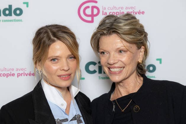 Ceremonie Des Lumieres 2026 Melanie Thierry and her mother attends the Ceremonie Des Lumieres 31th International Press Award Ceremony at l Institut du Monde Arabe on January 18, 2026 in Paris, France. Photo by Nasser Berzane ABACAPRESS.COM Paris France  Copyright: xBerzanexNasser ABACAx