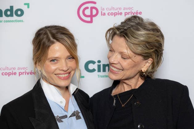 Ceremonie Des Lumieres 2026 Melanie Thierry and her mother attends the Ceremonie Des Lumieres 31th International Press Award Ceremony at l Institut du Monde Arabe on January 18, 2026 in Paris, France. Photo by Nasser Berzane ABACAPRESS.COM Paris France  Copyright: xBerzanexNasser ABACAx