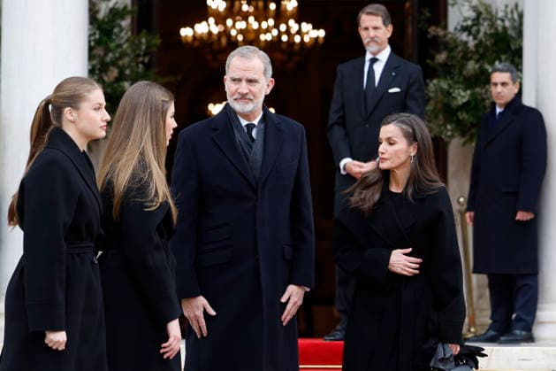 Spanish King Felipe VI (3L) next to Queen Letizia (R), Princess Leonor (L) and infanta Sofia (L) after attending to the mass funeral of Princess Irene of Greece and Denmark held at the Metropolitan cathedreal of Athens, Greece on 19 January 2026. Princess Irene of Greece and Denmark died in Madrid last 15 January. Funeral of Princess Irene of Greece and Denmark in Athens !ACHTUNG: NUR REDAKTIONELLE NUTZUNG!  Copyright: xMariscalx GRAF1088 20260119-55019105965_1