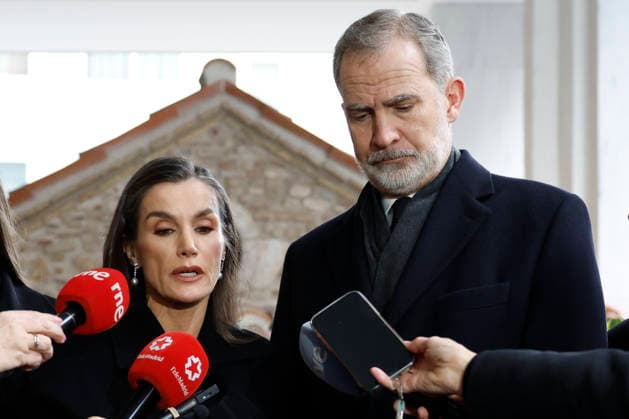 Spanish King Felipe VI (R) and Queen Letizia (L) attend to the media at their arrival to the funeral of Princess Irene of Greece and Denmark held at the Metropolitan cathedreal of Athens, Greece on 19 January 2026. Princess Irene of Greece and Denmark died in Madrid last 15 January. Funeral of Princess Irene of Greece and Denmark in Athens !ACHTUNG: NUR REDAKTIONELLE NUTZUNG!  Copyright: xMariscalx GRAF1104 20260119-55019106128_1