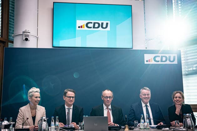 Silvia Breher, parlamentarische Staatssekretärin, Carsten Linnemann, CDU-Generalsekretär, Friedrich Merz, Bundeskanzler, mit Gordon Schnieder, CDU-Spitzenkandidat Landtagswahl Rheinland-Pfalz, Karin Prien, Bundesministerin für Bildung, Familie, Senioren, Frauen und Jugend (von links);CDU Deutschlands - Bundesvorstandssitzung -, Berlin Berlin Deutschland Konrad-Adenauer-Haus *** Silvia Breher, Parliamentary State Secretary, Carsten Linnemann, CDU Secretary General, Friedrich Merz, Federal Chancellor, with Gordon Schnieder, CDU top candidate in the Rhineland-Palatinate state elections, Karin Prien, Federal Minister of Education, Family Affairs, Senior Citizens, Women and Youth from left CDU Germany Federal Executive Committee Meeting , Ber