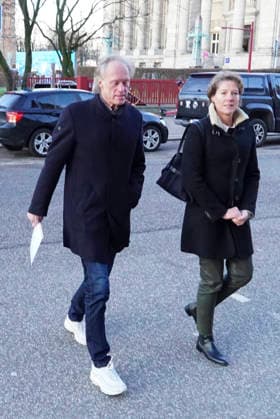 cntv Gerhard Delling TV presenter with Christina Block entrepreneur The defendants are on foot as usual amburg,19 01 2026 Hearing at the trial for alleged child abduction in the Hamburg Regional Court Criminal Justice Building Abduction case of the Block children Hamburg Germany