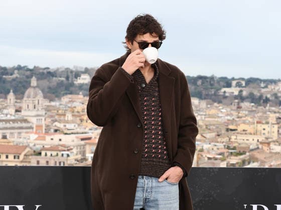 Rome, Hotel De la Ville, photocall for the series The Beauty. Pictured: Ashton Kutcher drinks a cup of coffee.  Copyright: xMarcoxProvvisionatox xipa-agency.netx xDxAvanzo Provvisionatox IPA_Agency_IPA70287391