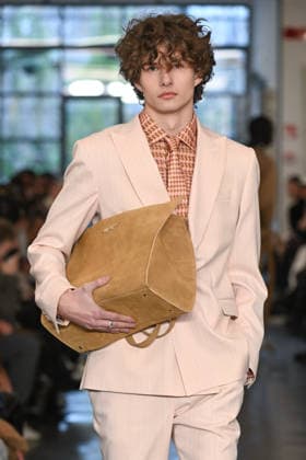 Milan, Milan Men s Fashion Week: Fall Winter 2026 - Men s Fashion, Fall Winter 2026 - Miguel Vieira fashion show. Fashion show photo: model  Copyright: xSimonaxChiocciax xipa-agency.netx xFotosickix IPA_Agency_IPA70287719