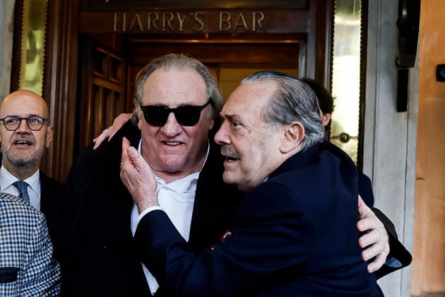 January 19, 2026, Rome, ITALIA ROMA: French actor Gerard Depardieu (L) and Italian photographer Rino Barillari (R) during their meeting at Harry s Bar on Via Veneto, in Rome, Italy, 19 January 2026. In 2024 the French actor threw ice at the photographer and punched him right here at Harry s Bar, sending him to the hospital with a ten-day prognosis. ANSA ANGELO CARCONI Rome ITALIA ROMA  - ZUMAa110 20260119_zaf_a110_015 Copyright: xAngeloxCarconix