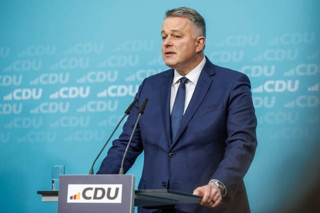 Pressekonferenz CDU CSU Pressekonferenz mit dem Bundeskanzler sowie Parteivorsitzenden der CDU Deutschlands, Friedrich Merz MdB und dem Landes- und Fraktionsvorsitzenden sowie Spitzenkandidaten der CDU Rheinland-Pfalz, Gordon Schnieder MdL am 19.01.2026 in Berlin. Gordon Schnieder spricht zu den Anwesenden. Berlin Berlin Deutschland Bundestag *** Press conference CDU CSU Press conference with the Federal Chancellor and party chairman of the CDU Germany, Friedrich Merz MdB and the state and parliamentary group chairman and top candidate of the CDU Rhineland-Palatinate, Gordon Schnieder MdL on 19 01 2026 in Berlin Gordon Schnieder speaks to the audience Berlin Berlin Germany Bundestag