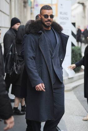Milan: Ricky Martin leaves the Armani Hotel to go to the fashion show, followed by bodyguards, a huge crowd of photographers, cameramen, and fans.  Copyright: xMimmoxCarrierox xipa-agency.netx xMIMMOxCARRIERO-x IPA_Agency_IPA70291357