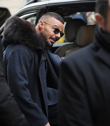 Milan: Ricky Martin leaves the Armani Hotel to go to the fashion show, followed by bodyguards, a huge crowd of photographers, cameramen, and fans.  Copyright: xMimmoxCarrierox xipa-agency.netx xMIMMOxCARRIERO-x IPA_Agency_IPA70291392