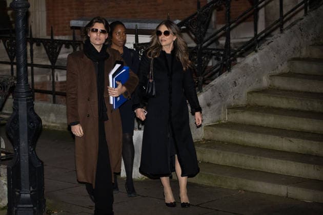 January 19, 2026, London, England, United Kingdom: ELIZABETH HURLEY and her son DAMIAN HURLEY leave the Royal Courts Of Justice, central London, after the first day of the trial over allegations of unlawful information gathering brought against Associated Newspapers Limited (ANL) by seven people - the Duke of Sussex, Baroness Doreen Lawrence, Sir Elton John, David Furnish, Liz Hurley, Sadie Frost and Sir Simon Hughes. London United Kingdom - ZUMAs262 20260119_zip_s262_038 Copyright: xTayfunxSalcix