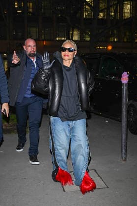 Jada Pinkett Smith in the Montparnasse district of Paris, France, on January 19, 2026 Her son Jaden Smith has been appointed mens artistic director at Christian Louboutin, with a capsule collection in January for Paris Fashion Week and a first official show in Paris for Fall Winter 2026 Yehiel Chekroune Bestimage Jada Pinkett Smith in the Montparnasse district of Paris, France, on January 19, 2026 Her son Jaden Smith has been appointed mens artistic director at Christian Louboutin, with a capsule collection in January for Paris Fashion Week and a first official show in Paris for Fall Winter 2026 Paris France  Copyright: xYehielxChekrounex xBestimagexYehielxChekrounex xBestimagex