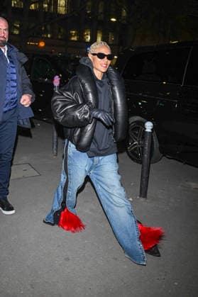 Jada Pinkett Smith in the Montparnasse district of Paris, France, on January 19, 2026 Her son Jaden Smith has been appointed mens artistic director at Christian Louboutin, with a capsule collection in January for Paris Fashion Week and a first official show in Paris for Fall Winter 2026 Yehiel Chekroune Bestimage Jada Pinkett Smith in the Montparnasse district of Paris, France, on January 19, 2026 Her son Jaden Smith has been appointed mens artistic director at Christian Louboutin, with a capsule collection in January for Paris Fashion Week and a first official show in Paris for Fall Winter 2026 Paris France  Copyright: xYehielxChekrounex xBestimagexYehielxChekrounex xBestimagex