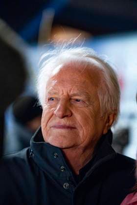 CELEBRITES : Festival International de Comedie - Alpe Huez - 19 01 2026 ALPE D HUEZ, FRANCE - AndrÃ Dussolier attends the Chers Parents Photocall during the 29th L Alpe d Huez International Comedy Film Festival on January 19, 2026 in Alpe d Huez, France. Photo by Sandrine Thesillat PsNewZ  Copyright: xSandrinexTHESILLATx