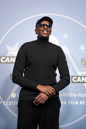 CELEBRITES : Festival International de Comedie - Alpe Huez - 19 01 2026 ALPE D HUEZ, FRANCE - Ahmed Sylla attends the Chers Parents Photocall during the 29th L Alpe d Huez International Comedy Film Festival on January 19, 2026 in Alpe d Huez, France. Photo by Sandrine Thesillat PsNewZ  Copyright: xSandrinexTHESILLATx