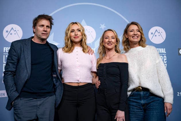 CELEBRITES : Festival International de Comedie - Alpe Huez - 19 01 2026 ALPE D HUEZ, FRANCE - Thomas Jouannet, ChloÃ Jouannet, Alexandra Lamy and Audrey Lamy attend the Chers Parents Photocall during the 29th L Alpe d Huez International Comedy Film Festival on January 19, 2026 in Alpe d Huez, France. Photo by Sandrine Thesillat PsNewZ  Copyright: xSandrinexTHESILLATx