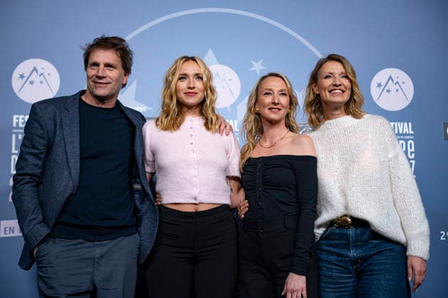 CELEBRITES : Festival International de Comedie - Alpe Huez - 19 01 2026 ALPE D HUEZ, FRANCE - Thomas Jouannet, ChloÃ Jouannet, Alexandra Lamy and Audrey Lamy attend the Chers Parents Photocall during the 29th L Alpe d Huez International Comedy Film Festival on January 19, 2026 in Alpe d Huez, France. Photo by Sandrine Thesillat PsNewZ  Copyright: xSandrinexTHESILLATx