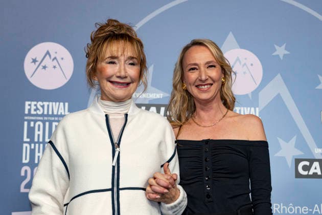 CELEBRITES : Festival International de Comedie - Alpe Huez - 19 01 2026 ALPE D HUEZ, FRANCE - Marie_Anne Chazal and Audrey Lamy attend the Chers Parents Photocall during the 29th L Alpe d Huez International Comedy Film Festival on January 19, 2026 in Alpe d Huez, France. Photo by Sandrine Thesillat PsNewZ  Copyright: xSandrinexTHESILLATx