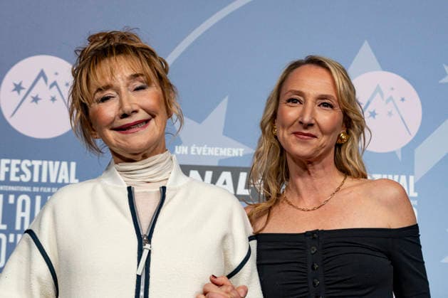 CELEBRITES : Festival International de Comedie - Alpe Huez - 19 01 2026 ALPE D HUEZ, FRANCE - Marie_Anne Chazal and Audrey Lamy attend the Chers Parents Photocall during the 29th L Alpe d Huez International Comedy Film Festival on January 19, 2026 in Alpe d Huez, France. Photo by Sandrine Thesillat PsNewZ  Copyright: xSandrinexTHESILLATx