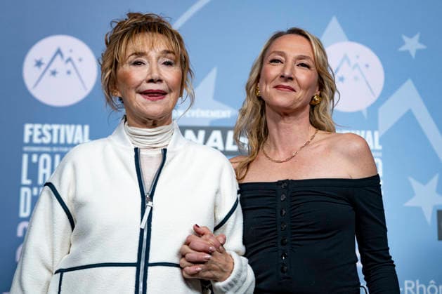 CELEBRITES : Festival International de Comedie - Alpe Huez - 19 01 2026 ALPE D HUEZ, FRANCE - Marie_Anne Chazal and Audrey Lamy attend the Chers Parents Photocall during the 29th L Alpe d Huez International Comedy Film Festival on January 19, 2026 in Alpe d Huez, France. Photo by Sandrine Thesillat PsNewZ  Copyright: xSandrinexTHESILLATx