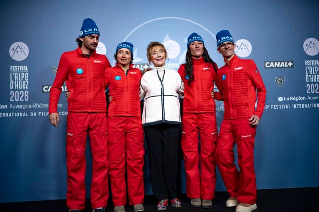 CELEBRITES : Festival International de Comedie - Alpe Huez - 19 01 2026 ALPE D HUEZ, FRANCE - Marie_Anne Chazel and monitors attend the Chers Parents Photocall during the 29th L Alpe d Huez International Comedy Film Festival on January 19, 2026 in Alpe d Huez, France. Photo by Sandrine Thesillat PsNewZ  Copyright: xSandrinexTHESILLATx