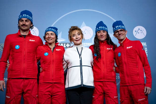 CELEBRITES : Festival International de Comedie - Alpe Huez - 19 01 2026 ALPE D HUEZ, FRANCE - Marie_Anne Chazel and monitors attend the Chers Parents Photocall during the 29th L Alpe d Huez International Comedy Film Festival on January 19, 2026 in Alpe d Huez, France. Photo by Sandrine Thesillat PsNewZ  Copyright: xSandrinexTHESILLATx
