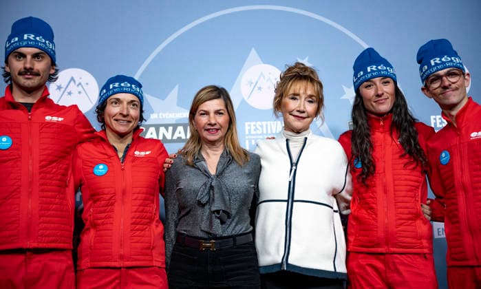 CELEBRITES : Festival International de Comedie - Alpe Huez - 19 01 2026 ALPE D HUEZ, FRANCE - Sophie Rotkopf, Marie_Anne Chazel and monitors attend the Chers Parents Photocall during the 29th L Alpe d Huez International Comedy Film Festival on January 19, 2026 in Alpe d Huez, France. Photo by Sandrine Thesillat PsNewZ  Copyright: xSandrinexTHESILLATx