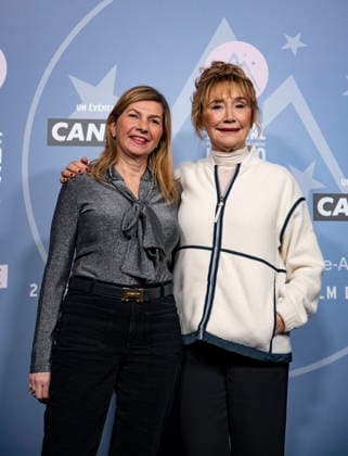 CELEBRITES : Festival International de Comedie - Alpe Huez - 19 01 2026 ALPE D HUEZ, FRANCE - Sophie Rotkopf and Marie-Anne Chazel attend the Chers Parents Photocall during the 29th L Alpe d Huez International Comedy Film Festival on January 19, 2026 in Alpe d Huez, France. Photo by Sandrine Thesillat PsNewZ  Copyright: xSandrinexTHESILLATx