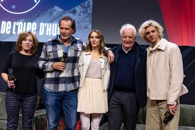 CELEBRITES : Festival International de Comedie - Alpe Huez - 19 01 2026 ALPE D HUEZ, FRANCE - Emmanuel Patron, Pauline ClÃ ment, AndrÃ Dussolier, Thomas SolivÃ res attend the Chers Parents Photocall during the 29th L Alpe d Huez International Comedy Film Festival on January 19, 2026 in Alpe d Huez, France. Photo by Sandrine Thesillat PsNewZ  Copyright: xSandrinexTHESILLATx