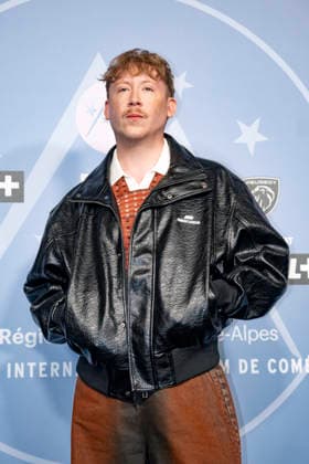 CELEBRITES : Festival International de Comedie - Alpe Huez - 19 01 2026 ALPE D HUEZ, FRANCE - Eddy de Pretto attends the Chers Parents Photocall during the 29th L Alpe d Huez International Comedy Film Festival on January 19, 2026 in Alpe d Huez, France. Photo by Sandrine Thesillat PsNewZ  Copyright: xSandrinexTHESILLATx