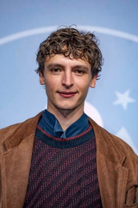 CELEBRITES : Festival International de Comedie - Alpe Huez - 19 01 2026 ALPE D HUEZ, FRANCE - Vassili Schneider attends the Chers Parents Photocall during the 29th L Alpe d Huez International Comedy Film Festival on January 19, 2026 in Alpe d Huez, France. Photo by Sandrine Thesillat PsNewZ  Copyright: xSandrinexTHESILLATx
