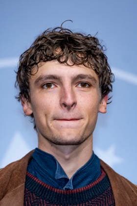 CELEBRITES : Festival International de Comedie - Alpe Huez - 19 01 2026 ALPE D HUEZ, FRANCE - Vassili Schneider attends the Chers Parents Photocall during the 29th L Alpe d Huez International Comedy Film Festival on January 19, 2026 in Alpe d Huez, France. Photo by Sandrine Thesillat PsNewZ  Copyright: xSandrinexTHESILLATx