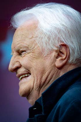 CELEBRITES : Festival International de Comedie - Alpe Huez - 19 01 2026 ALPE D HUEZ, FRANCE - AndrÃ Dussolier attends the Chers Parents Photocall during the 29th L Alpe d Huez International Comedy Film Festival on January 19, 2026 in Alpe d Huez, France. Photo by Sandrine Thesillat PsNewZ  Copyright: xSandrinexTHESILLATx