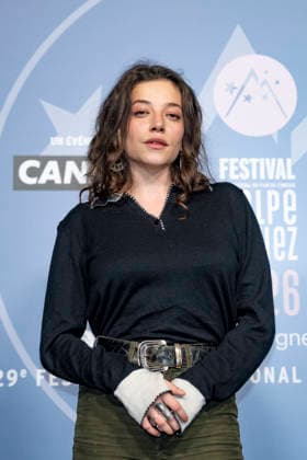 CELEBRITES : Festival International de Comedie - Alpe Huez - 19 01 2026 ALPE D HUEZ, FRANCE - ZoÃ Adjiani attends the Chers Parents Photocall during the 29th L Alpe d Huez International Comedy Film Festival on January 19, 2026 in Alpe d Huez, France. Photo by Sandrine Thesillat PsNewZ  Copyright: xSandrinexTHESILLATx