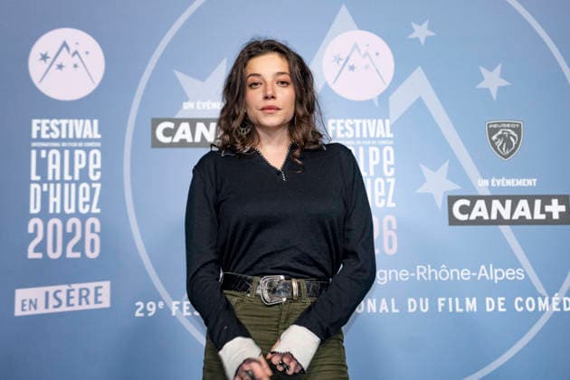 CELEBRITES : Festival International de Comedie - Alpe Huez - 19 01 2026 ALPE D HUEZ, FRANCE - ZoÃ Adjiani attends the Chers Parents Photocall during the 29th L Alpe d Huez International Comedy Film Festival on January 19, 2026 in Alpe d Huez, France. Photo by Sandrine Thesillat PsNewZ  Copyright: xSandrinexTHESILLATx