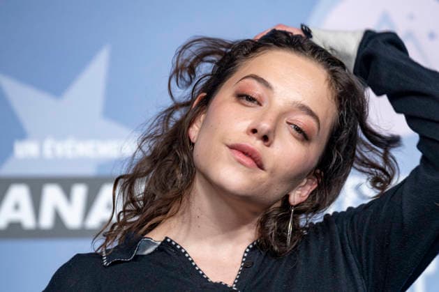 CELEBRITES : Festival International de Comedie - Alpe Huez - 19 01 2026 ALPE D HUEZ, FRANCE - ZoÃ Adjiani attends the Chers Parents Photocall during the 29th L Alpe d Huez International Comedy Film Festival on January 19, 2026 in Alpe d Huez, France. Photo by Sandrine Thesillat PsNewZ  Copyright: xSandrinexTHESILLATx