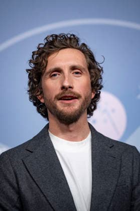 CELEBRITES : Festival International de Comedie - Alpe Huez - 19 01 2026 ALPE D HUEZ, FRANCE - Baptiste Lecaplain attends the Chers Parents Photocall during the 29th L Alpe d Huez International Comedy Film Festival on January 19, 2026 in Alpe d Huez, France. Photo by Sandrine Thesillat PsNewZ  Copyright: xSandrinexTHESILLATx