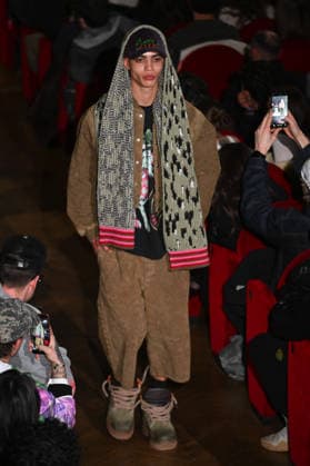 Milan, Milan Men s Fashion Week: Fall Winter 2026 - Men s Fashion, Fall Winter 2026. - PDF - fashion show. catwalk. pictured: model  Copyright: xSimonaxChiocciax xipa-agency.netx xFotosickix IPA_Agency_IPA70306934
