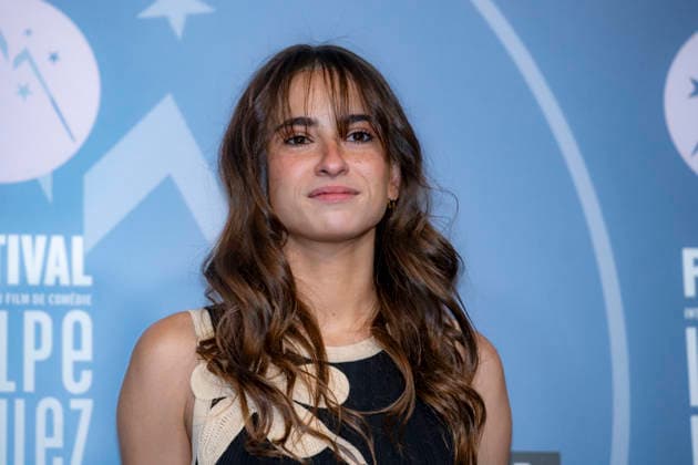 CELEBRITES : Festival International de Comedie - Alpe Huez - 19 01 2026 ALPE D HUEZ, FRANCE - ThaÃ¯s Alessandrin attends the Chers Parents Photocall during the 29th L Alpe d Huez International Comedy Film Festival on January 19, 2026 in Alpe d Huez, France. Photo by Sandrine Thesillat PsNewZ  Copyright: xSandrinexTHESILLATx