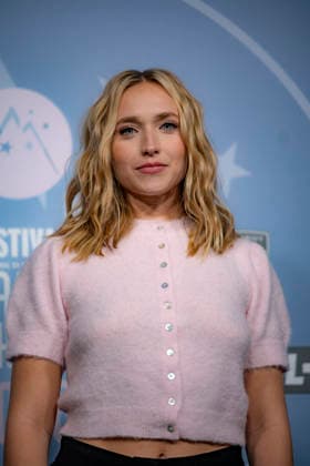 CELEBRITES : Festival International de Comedie - Alpe Huez - 19 01 2026 ALPE D HUEZ, FRANCE - ChloÃ Jouannet attends the Chers Parents Photocall during the 29th L Alpe d Huez International Comedy Film Festival on January 19, 2026 in Alpe d Huez, France. Photo by Sandrine Thesillat PsNewZ  Copyright: xSandrinexTHESILLATx