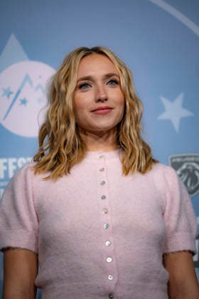 CELEBRITES : Festival International de Comedie - Alpe Huez - 19 01 2026 ALPE D HUEZ, FRANCE - ChloÃ Jouannet attends the Chers Parents Photocall during the 29th L Alpe d Huez International Comedy Film Festival on January 19, 2026 in Alpe d Huez, France. Photo by Sandrine Thesillat PsNewZ  Copyright: xSandrinexTHESILLATx