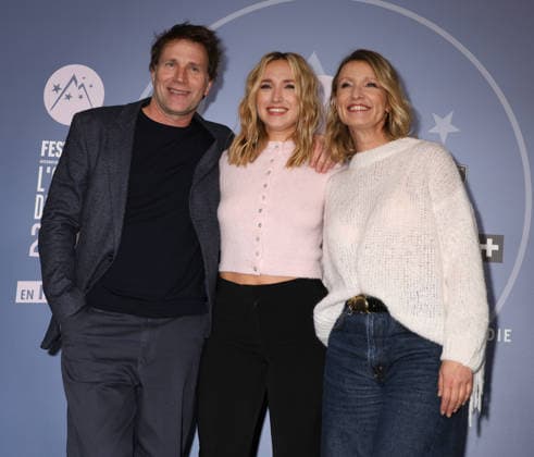 29eme Festival International du Film de Comedie de lAlpe dHuez 2026 International Alpe d Huez Comedy Film Festival Thomas Jouannet, Chloe Jouannet et Alexandra Lamy 452324 2026 01 19 Alpe d Huez France  Copyright: xIsabellexVautierx xStarfacex STAR_452324_088