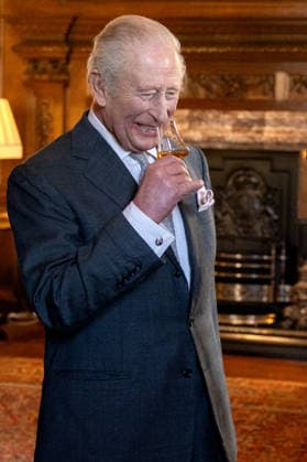 . 19 01 2026. Edinburgh, United Kingdom. King Charles III tastes whisky during a reception at the Palace of Holyroodhouse, Edinburgh, United Kingdom  xPoolx xi-Imagesx IIM-26519-0011