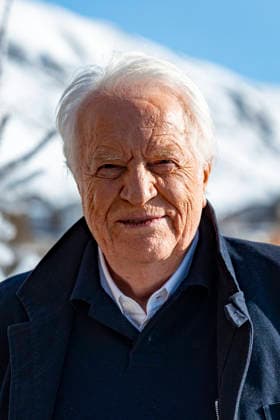 CELEBRITES : Festival International de Comedie - Alpe Huez - 20 01 2026 ALPE D HUEZ, FRANCE - AndrÃ Dussolier attends the Chers Parents Photocall during the 29th L Alpe d Huez International Comedy Film Festival on January 20, 2026 in Alpe d Huez, France. Photo by Sandrine Thesillat PsNewZ  Copyright: xSandrinexTHESILLATx