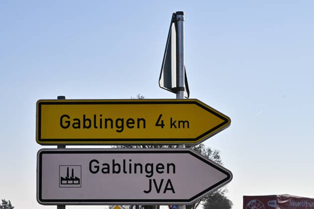 JVA Gablingen; 20.01.2026 AUGSBURG, GERMANY - 20. JANUARY: Im Bild die JVA in Gablingen von aussen Symbolbild Schild Strassenschild *** JVA Gablingen 20 01 2026 AUGSBURG, GERMANY 20 JANUARY The picture shows the JVA in Gablingen from the outside Symbolic image Sign Street sign Copyright: xBEAUTIFULxSPORTS Goldbergx