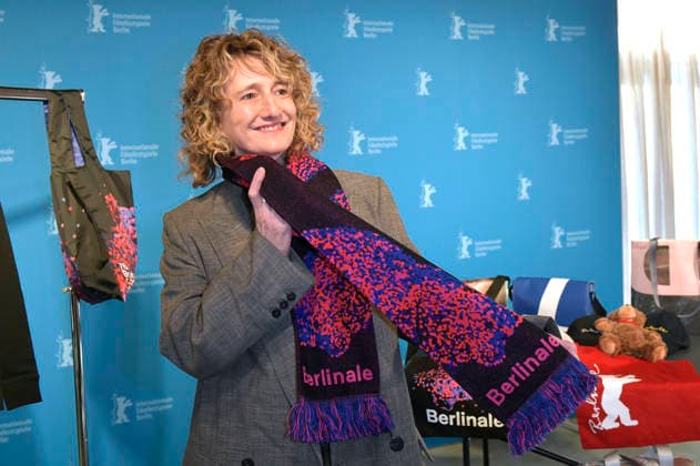 Tricia Tuttle presenting the merchandise before the program press conference of the Berlinale 2026 76 Berlin International Film Festival at the Akademie der Künste Berlin, 20 01 2026 Foto:xM.xBehrensx xFuturexImagex berlinale_pk_6117