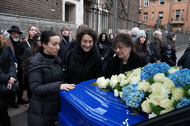 Milan, Funeral of Tony Dallara in the Basilica of Corpus Domini on Via Pagano, 8 in the photo his wife Patrizia and daughters Natasha and Lisa  Copyright: xDuilioxPiaggesix xipa-agency.netx xDuilioxPiaggesix IPA_Agency_IPA70332509